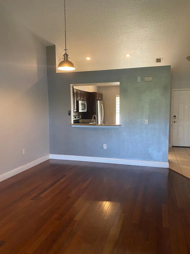 3 bed, 1162 sqft, $1,850 — Photo 2