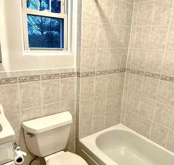 61 Hille Pl — Photo 5