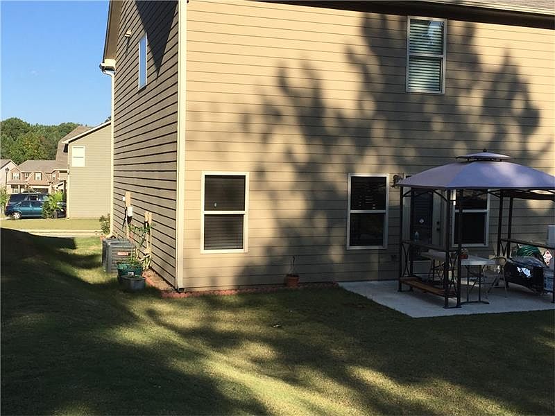 2nd image of 909 Regency Dr