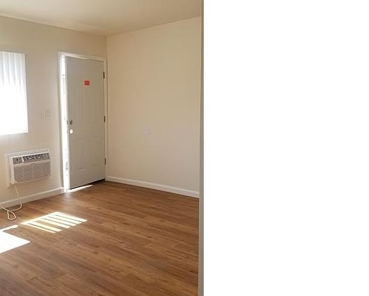 3rd image of 12421 S Main St