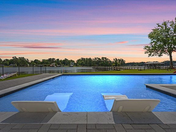 4th image of 1317 Lakeview Dr