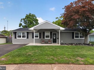 41 Stream Ln, Levittown, PA 19055