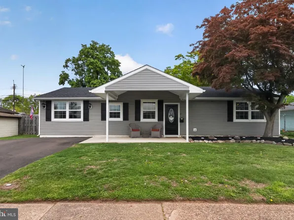 41 Stream Ln, Levittown, PA 19055