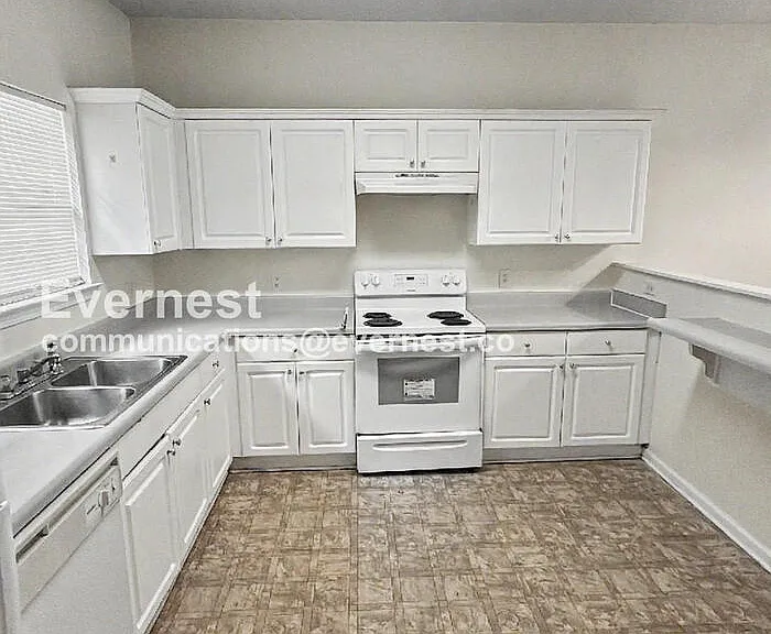 6699 Sunset Hills Blvd — Photo 3