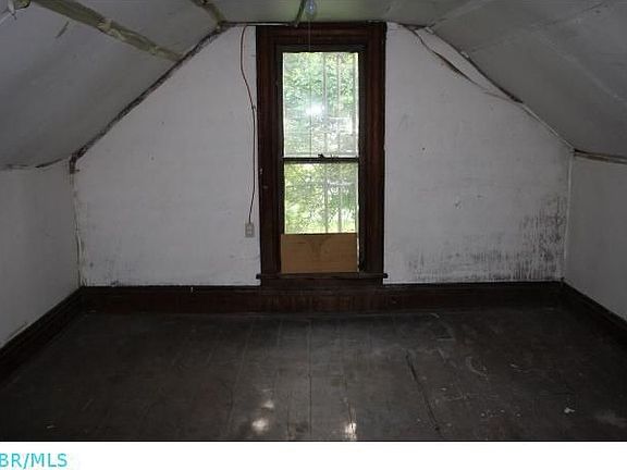5th image of 117 N Grove St