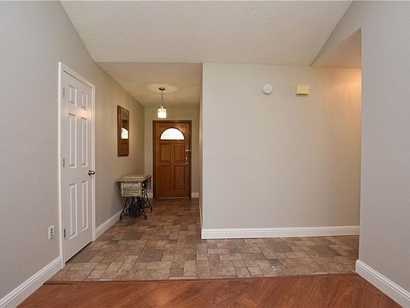 3rd image of 139 Goldenwood Dr