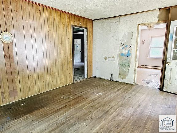 3rd image of 807 Perdue St