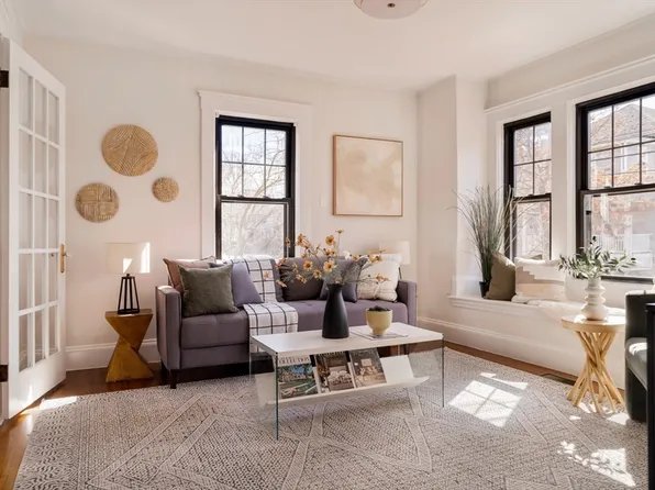 10 Washington Ave APT 2, Waltham, MA 02453