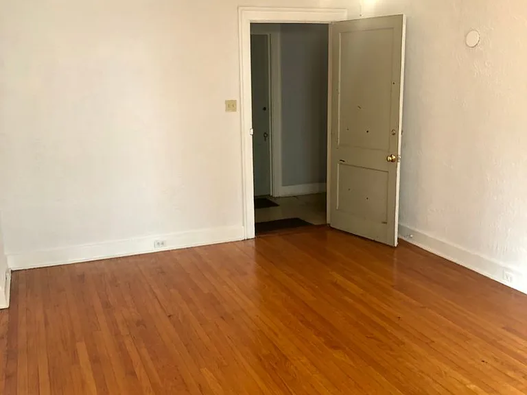 1301 Napoleon Ave #J — Photo 3