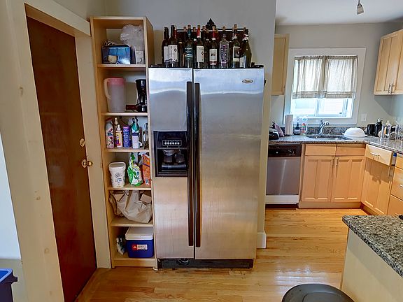 4th image of 221 School St #3