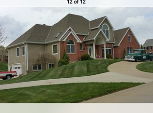 4611 N Lakewood Dr, Saint Joseph, MO 64506