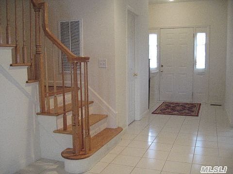 2nd image of 114 Brattle Cir