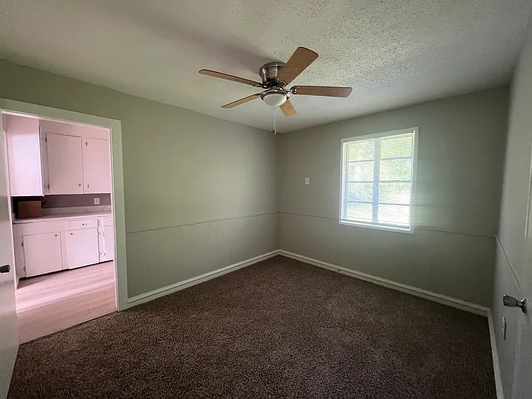 201 Rosewood Dr — Photo 8