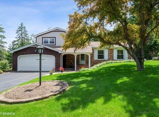 202 Devonshire Rd, Tower Lakes, IL 60010