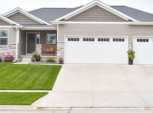 9748 Friedman St, Lincoln, NE 68516