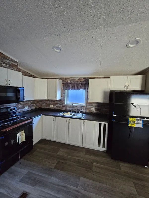 3 bed, 2.0 bath, 1024 sqft, $1,175 — Photo 2