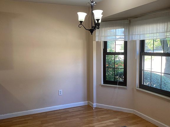 5th image of 3018 Debra Ct