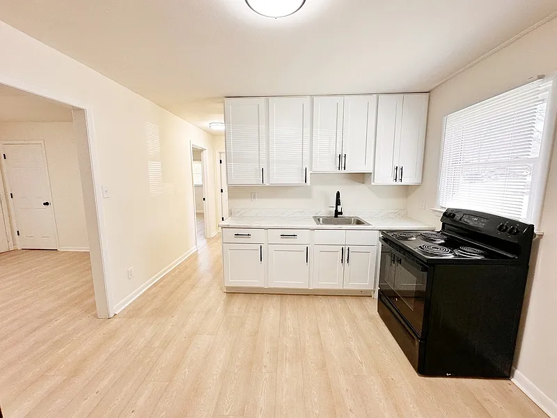 2 bed, 1.0 bath, 780 sqft, $1,100 — Photo 3