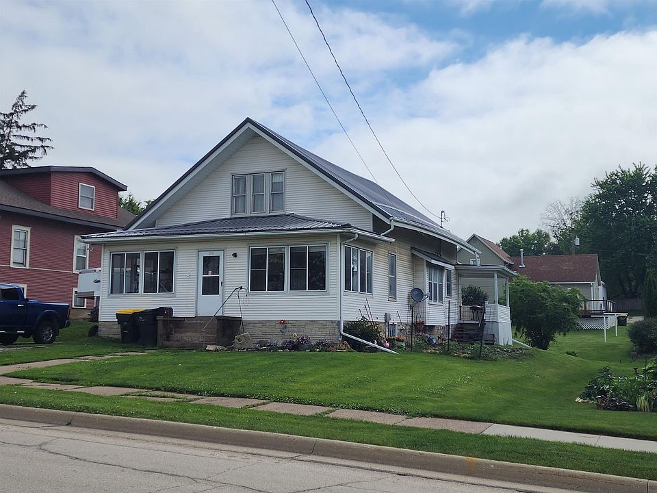1st image of 305 2nd St NW