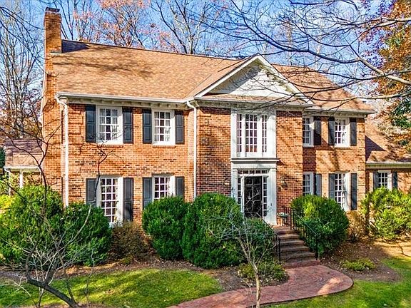 2nd image of 7 Lake Forest Ct