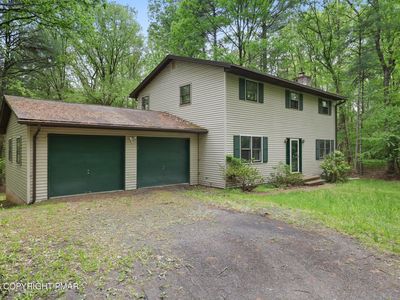 1585 Starry Ln, Effort, PA, 18330