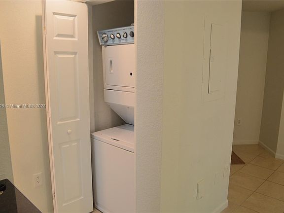 5th image of 10902 NW 83rd St APT 203