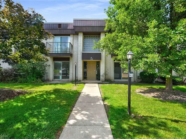 8635 N Akins Rd APT 202, North Royalton, OH 44133