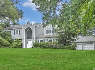 12 Birchdale Ln, Port Washington, NY 11050