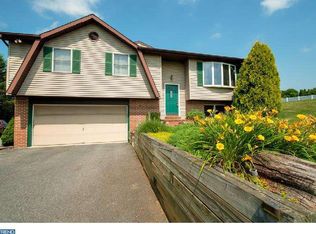 2 Ginna B Dr, Robesonia, PA 19551