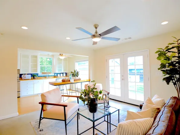 122 E Cambridge Ave, Fresno, CA 93704