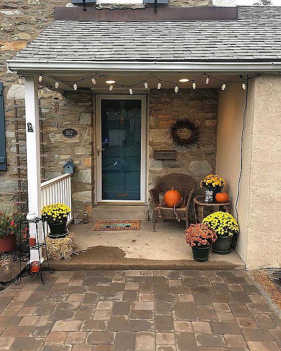 2nd image of 562 Crescent Ave