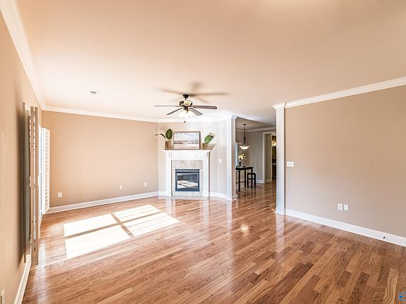 5th image of 1102 Pegasus Dr NW