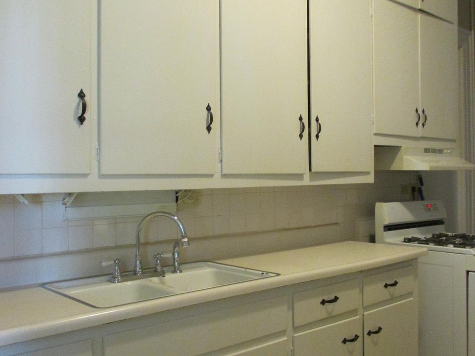 2nd image of 427 E A St APT 1