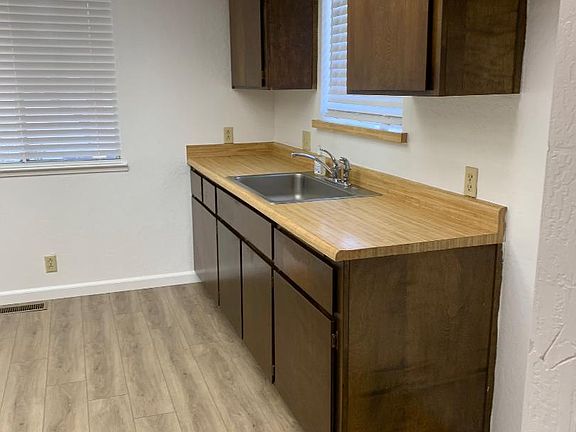 5th image of 21655 Haviland Ave