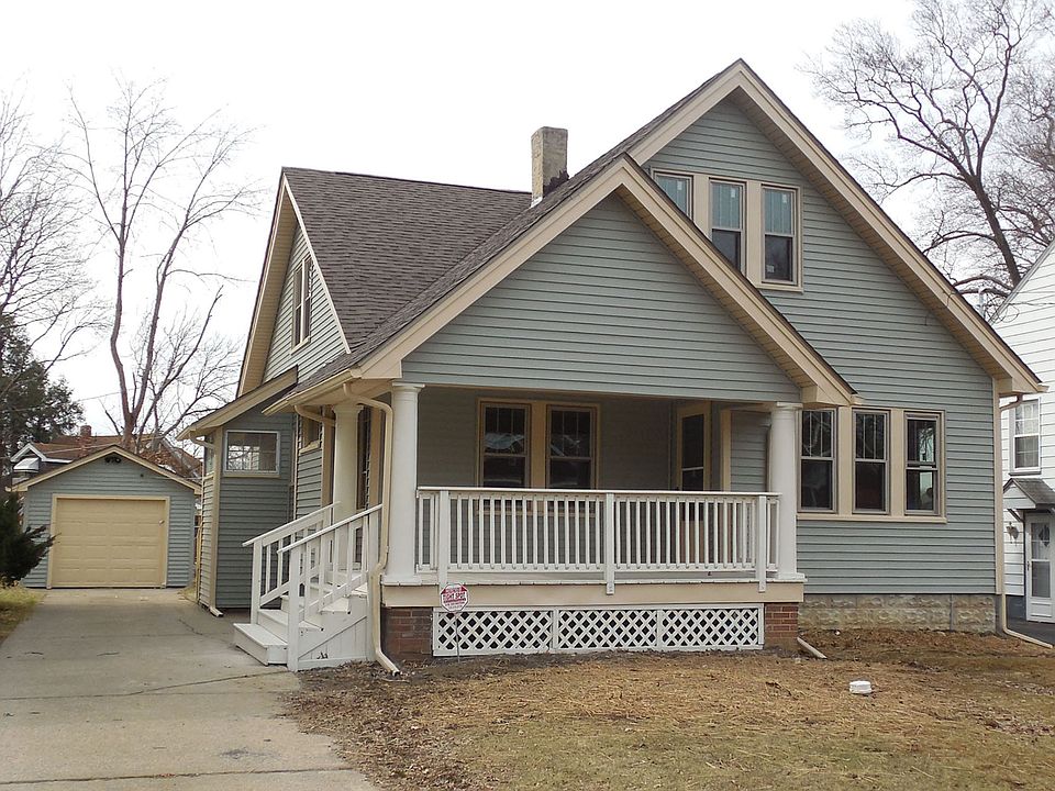 1st image of 851 Woodford Ave