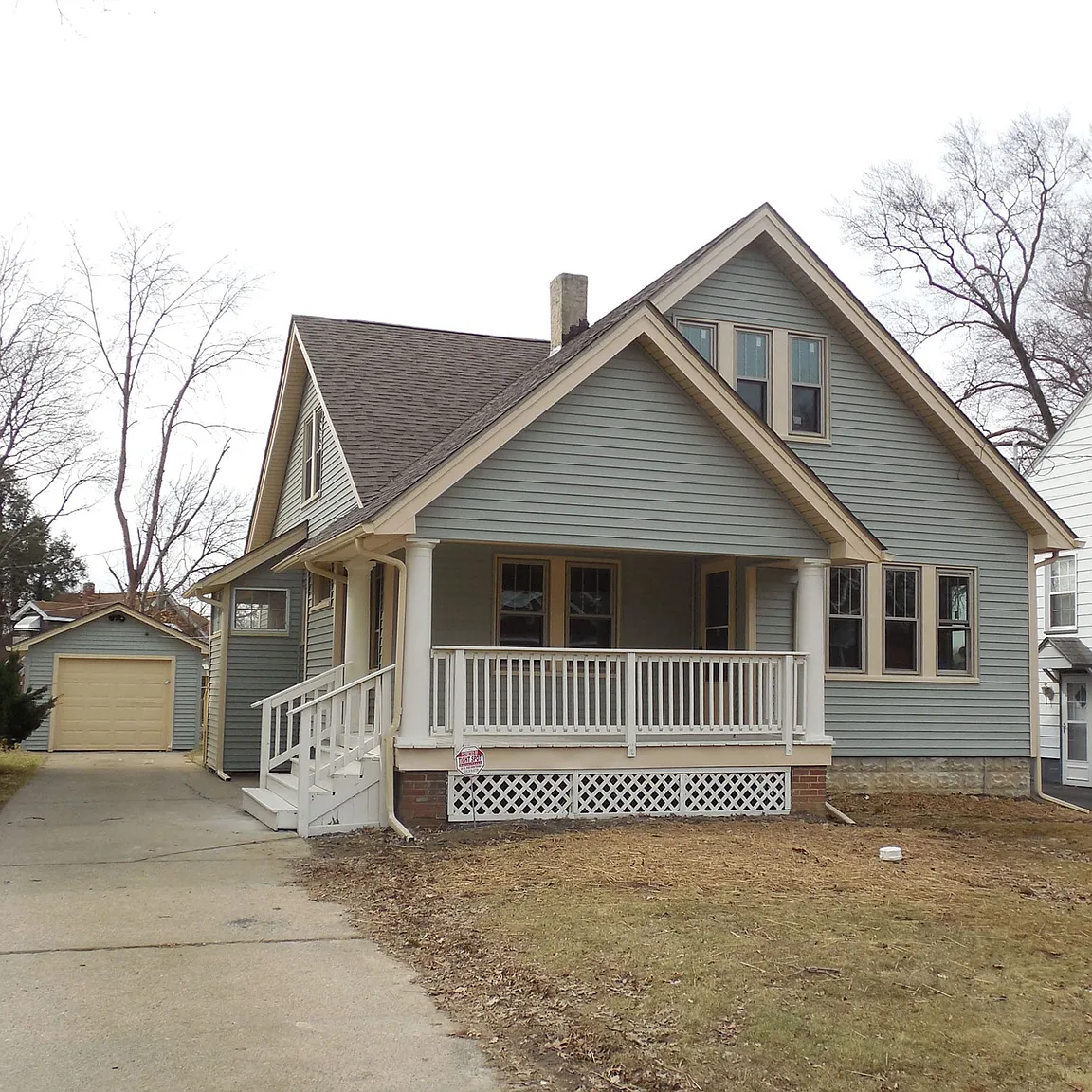 851 Woodford Ave photo 1