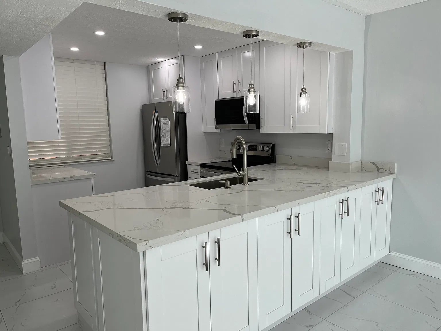 2 bed, 1.5 bath, 835 sqft, $2,000 — Photo 1