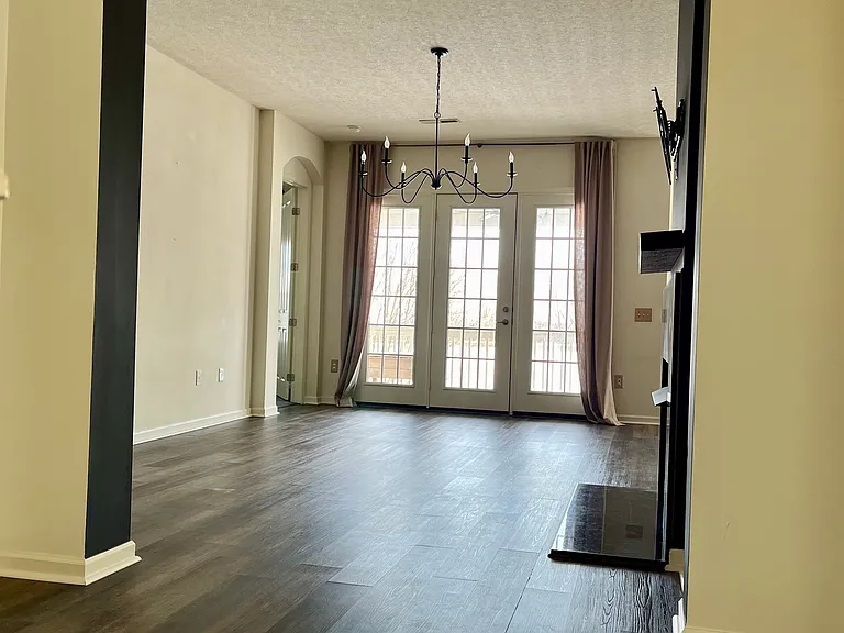 3175 Rossmore Cir — Photo 6