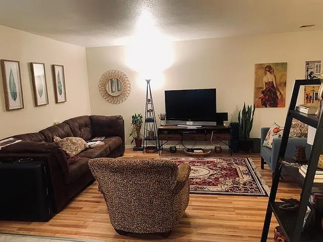 1701 NW 29th St #8 — Photo 9
