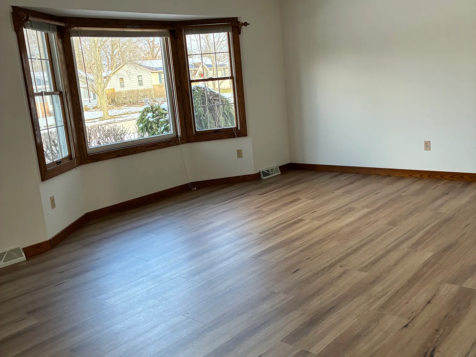 3 bed, 1400 sqft, $2,350 — Photo 2