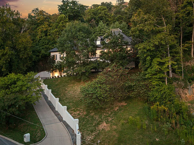 Private in Nature yet 15 Minutes to BNA
