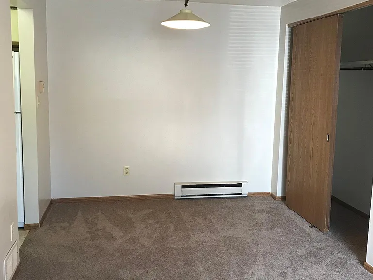 810 Benton Dr — Photo 3