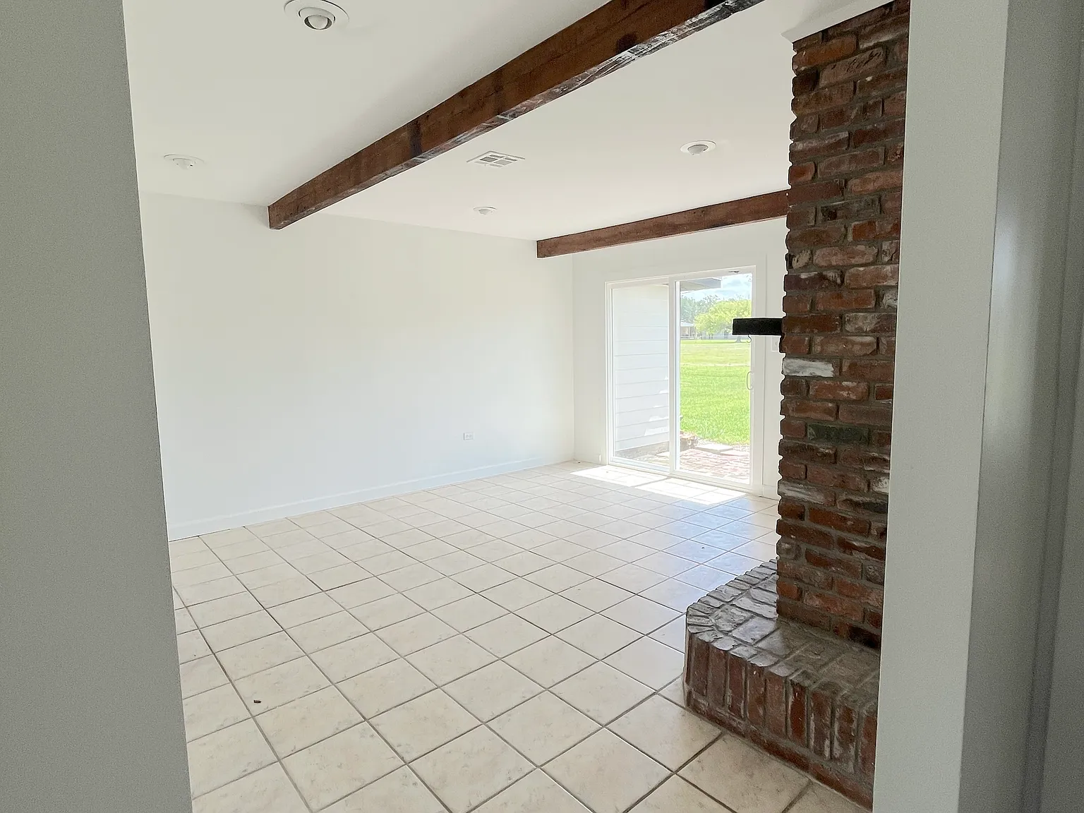 107 Geist St — Photo 3