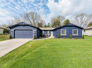 19024 Hunters Pointe Dr, Strongsville, OH 44136