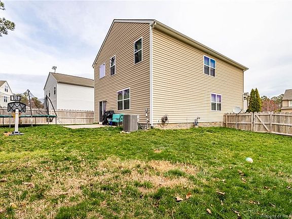 2nd image of 204 Linfoot Ct