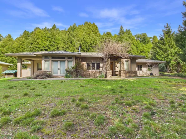 5500 Goodman Ranch Rd, Whitethorn, CA 95589