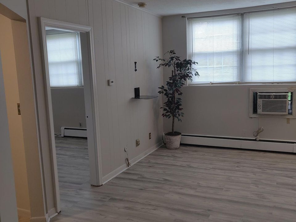 1st image of 9 Tara Dr