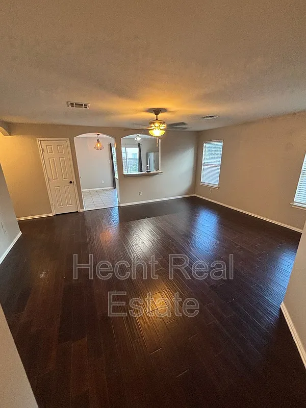 3 bed, 2.0 bath, 1264 sqft, $1,695 — Photo 4