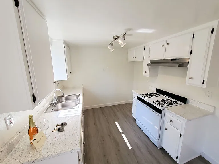10500 Westminster Ave — Photo 9