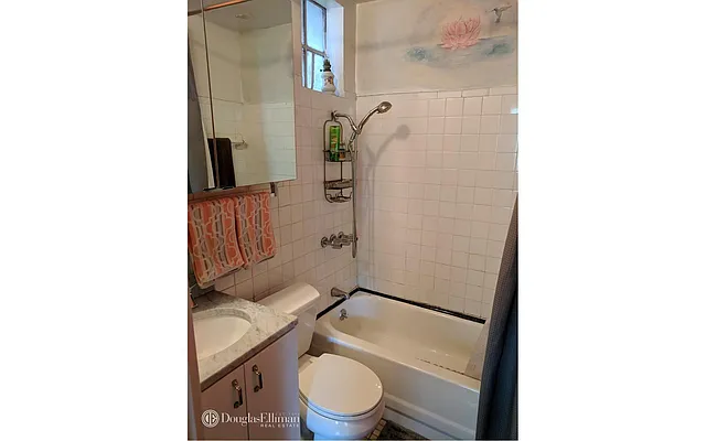 Rented by Douglas Elliman | media 33